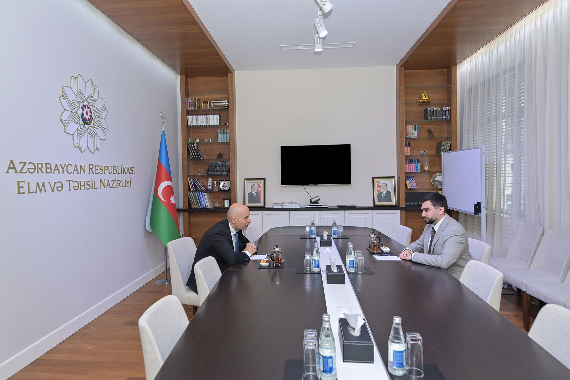 Emin Əmrullayev “Yüksəliş” müsabiqəsinin qalibləri ilə görüşüb