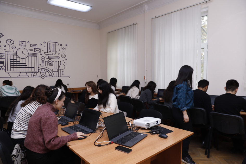 “Code for Future” layihəsinin 7000-dən çox məzunu olub 