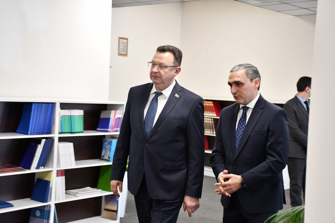 Qarabağ Universitetinin Belarus məktəbləri ilə əməkdaşlığı müzakirə edilib