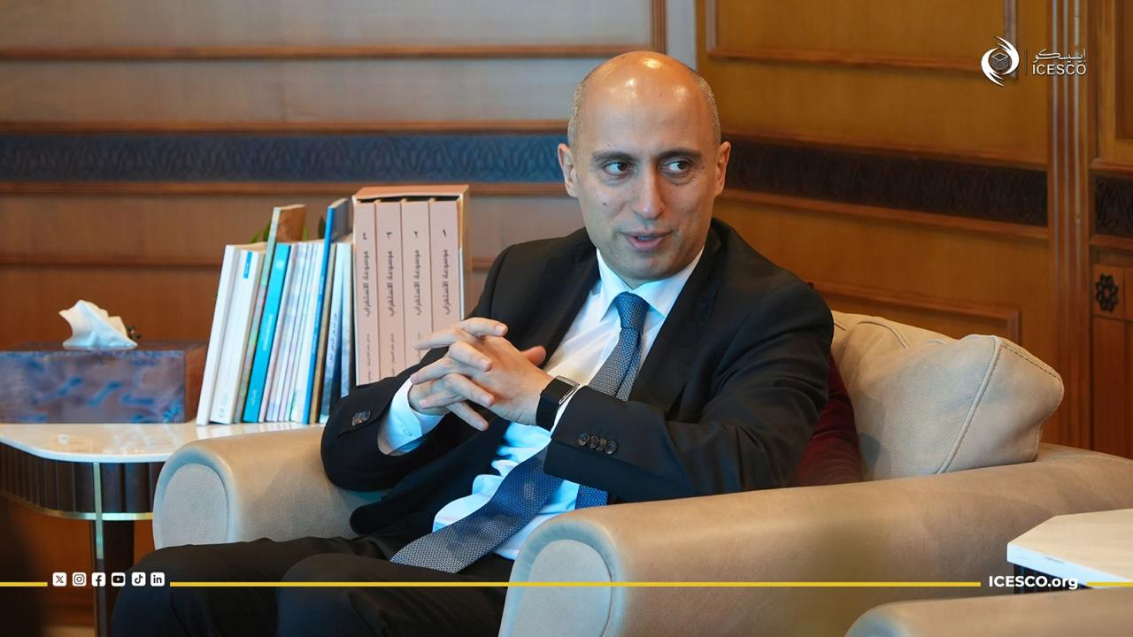 Emin Əmrullayev ICESCO-nun Baş qərargahına səfər edib