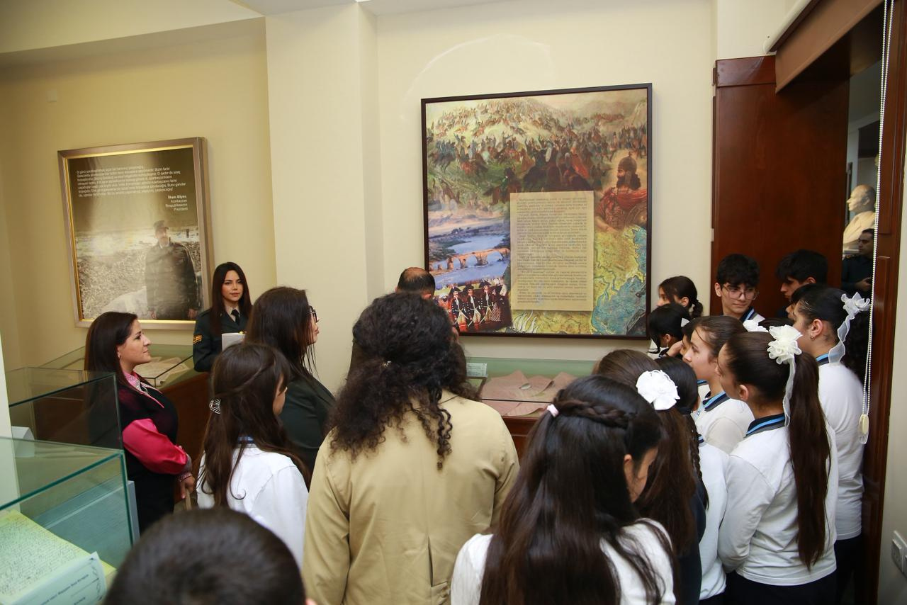 Sumqayıt məktəbliləri Memorial Soyqırımı Muzeyini ziyarət ediblər