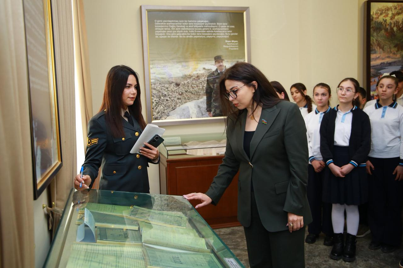 Sumqayıt məktəbliləri Memorial Soyqırımı Muzeyini ziyarət ediblər