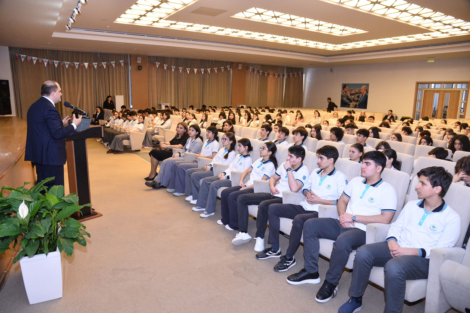 Rəşad Mahmudov “Məktəbdə...” layihəsinin qonağı olub