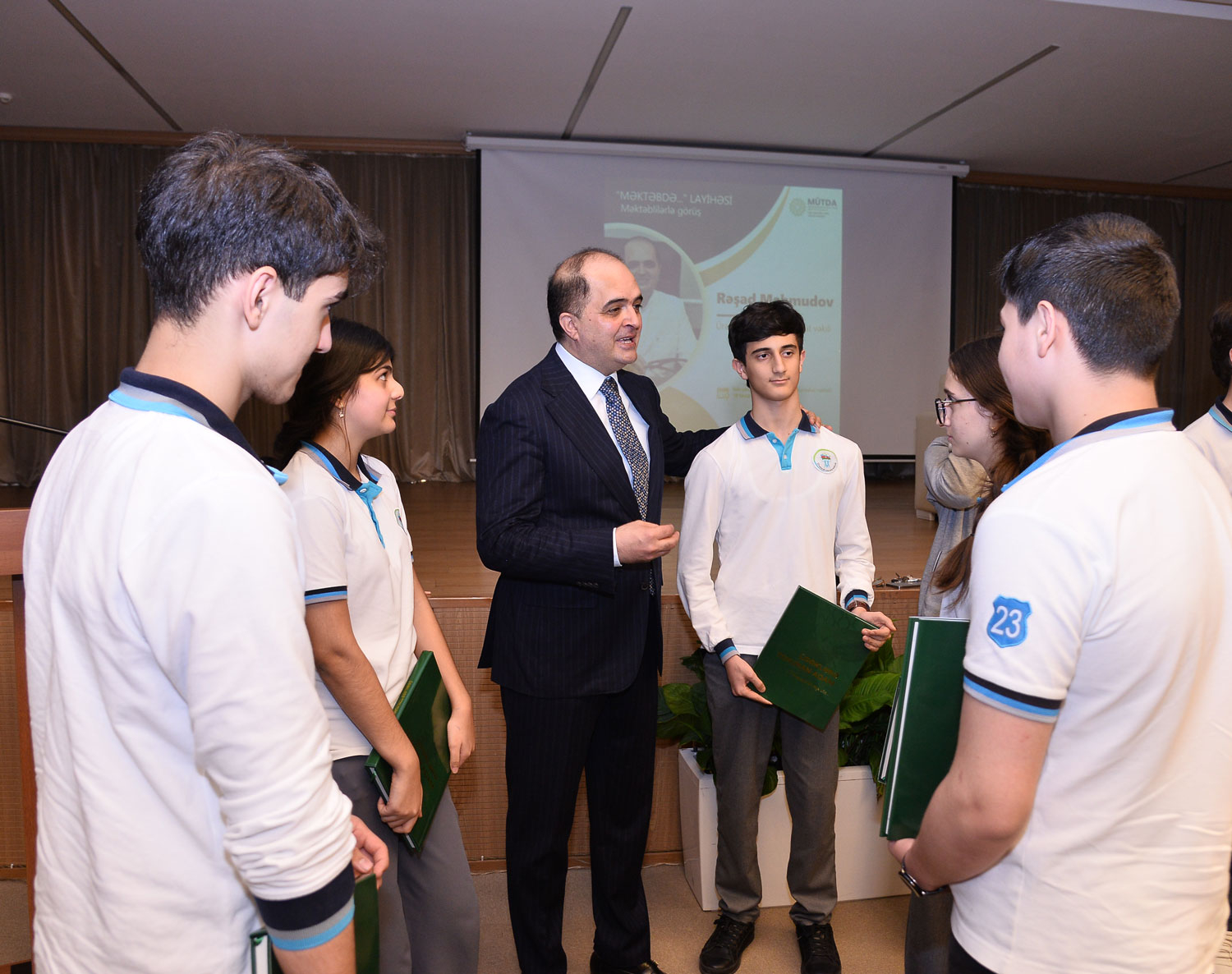 Rəşad Mahmudov “Məktəbdə...” layihəsinin qonağı olub