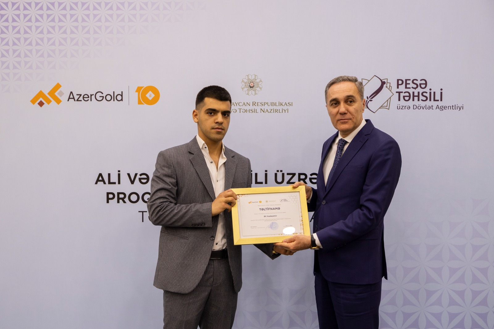 “AzerGold”un V Təqaüd Proqramının qalibləri mükafatlandırılıb