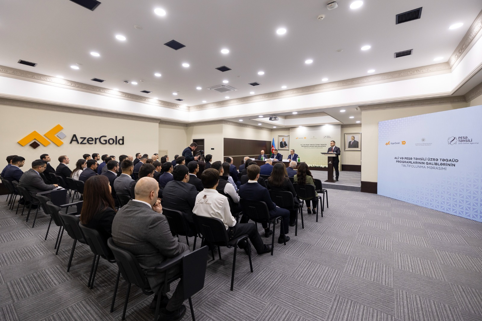 “AzerGold”un V Təqaüd Proqramının qalibləri mükafatlandırılıb