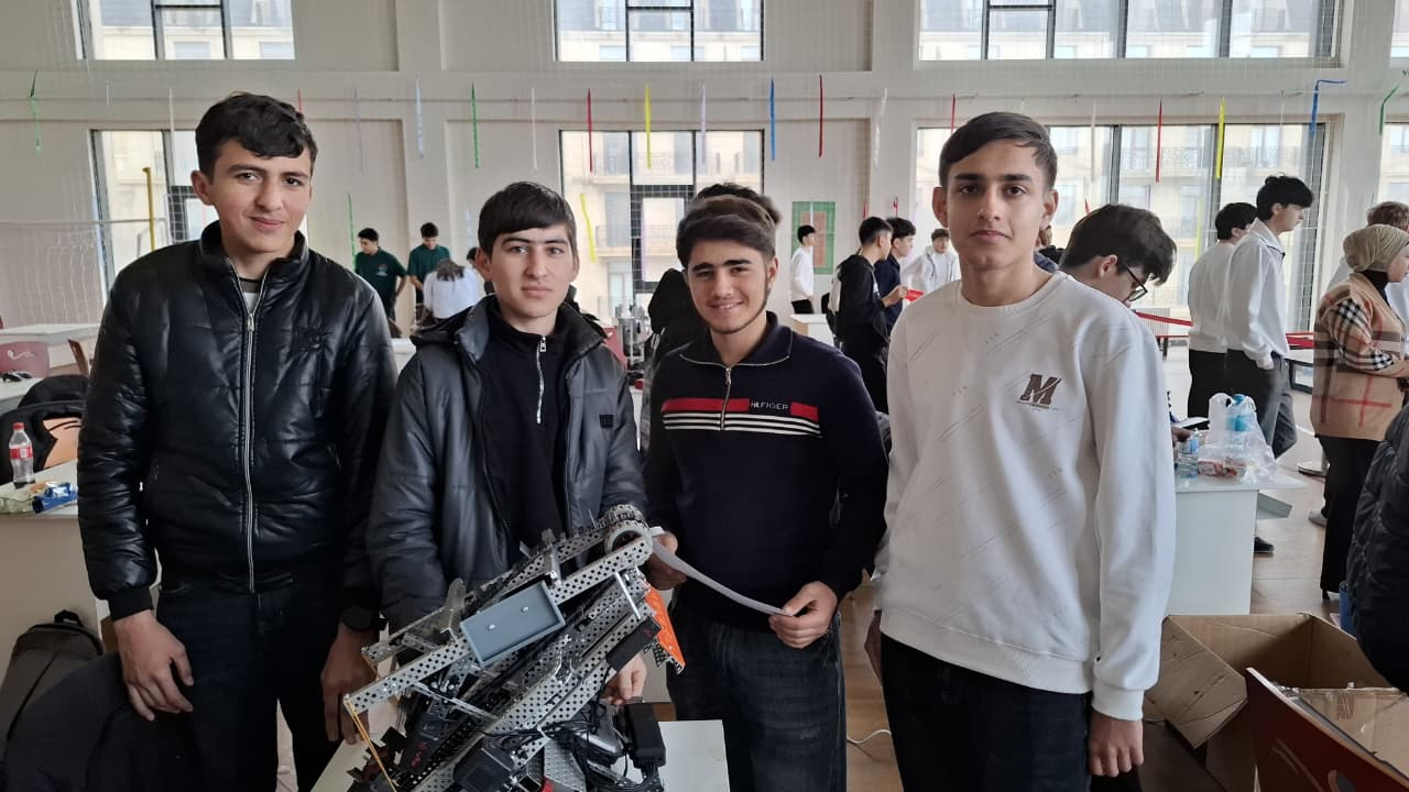 “Robot 6 top götürə bilir” – Tələbələrin sıfırdan başladığı layihə uğur qazandı