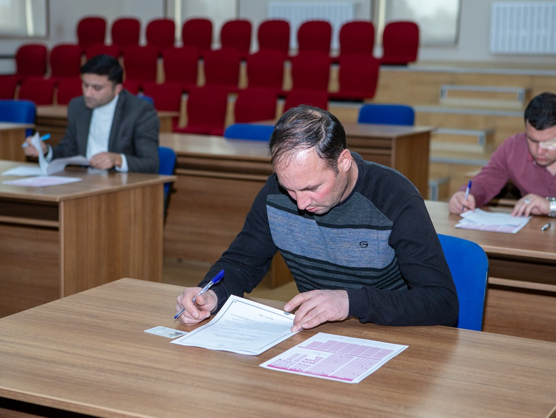 Məktəblərdə hərbi rəhbərin işə qəbulu üçün test imtahanı keçirilib 