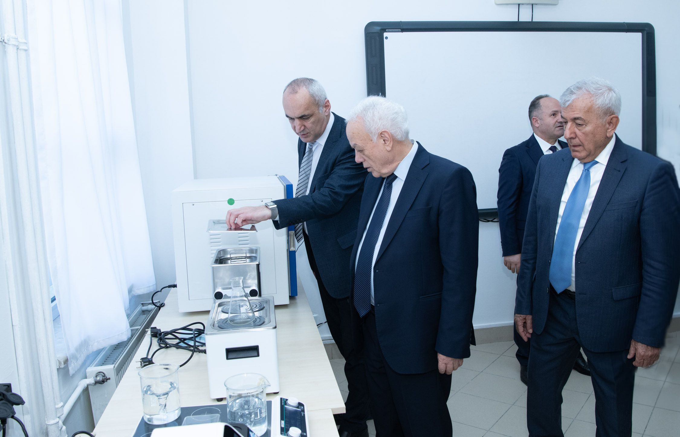 BMU-da Biotexnologiya elmi-tədqiqat və tədris laboratoriyası açılıb