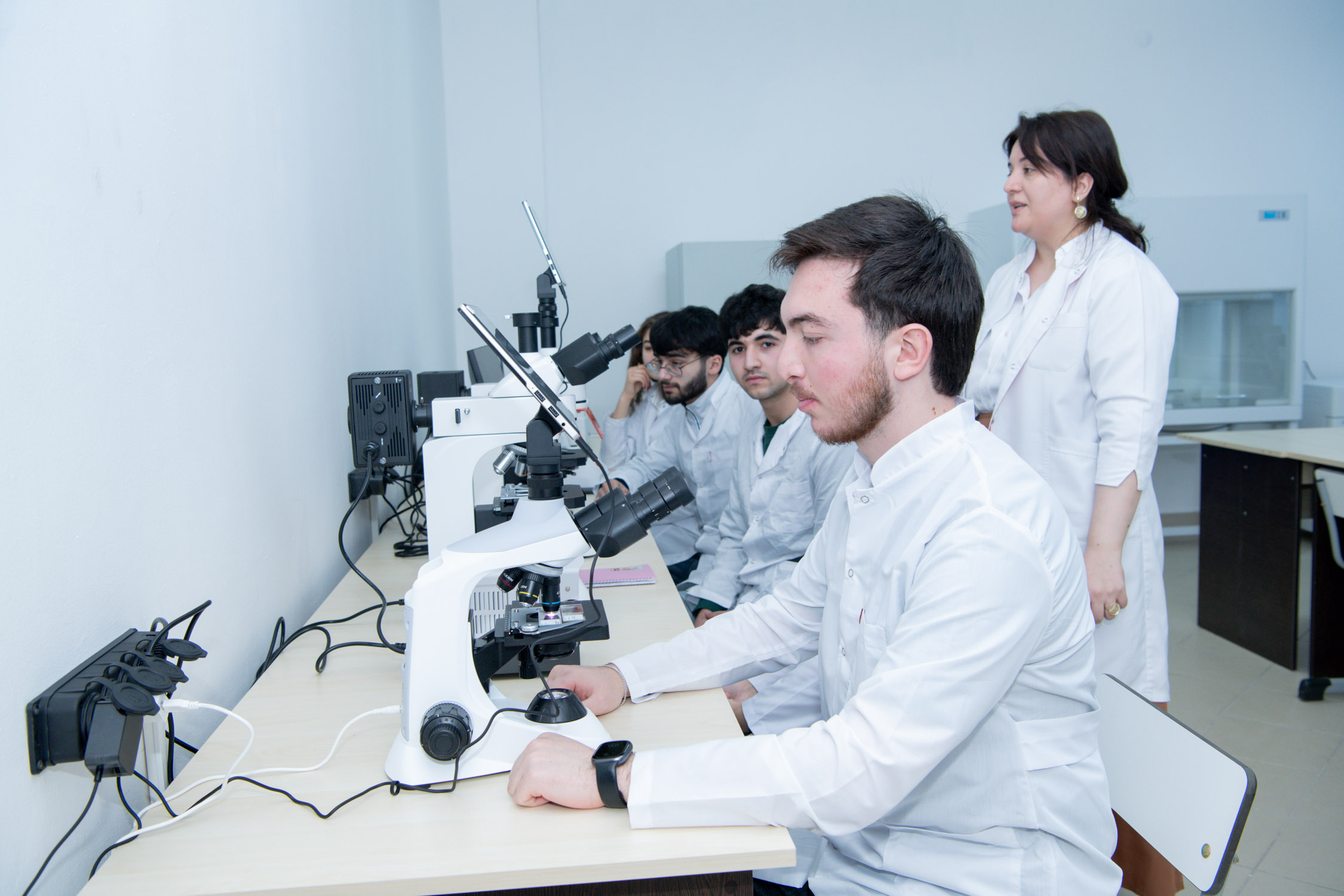 BMU-da Biotexnologiya elmi-tədqiqat və tədris laboratoriyası açılıb