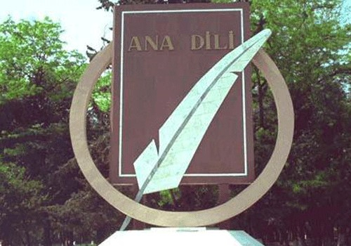 Ana dilinin saflığı və dövlətçilik maraqları: 