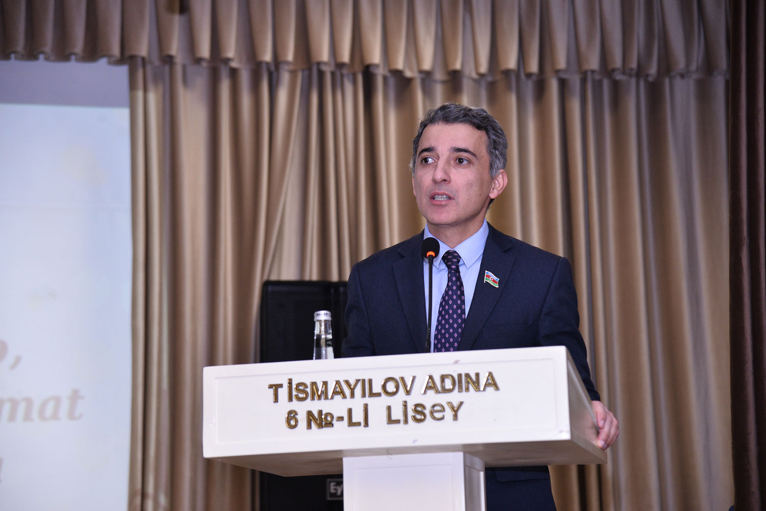 Yaradıcı müəllimlər təltif olunub