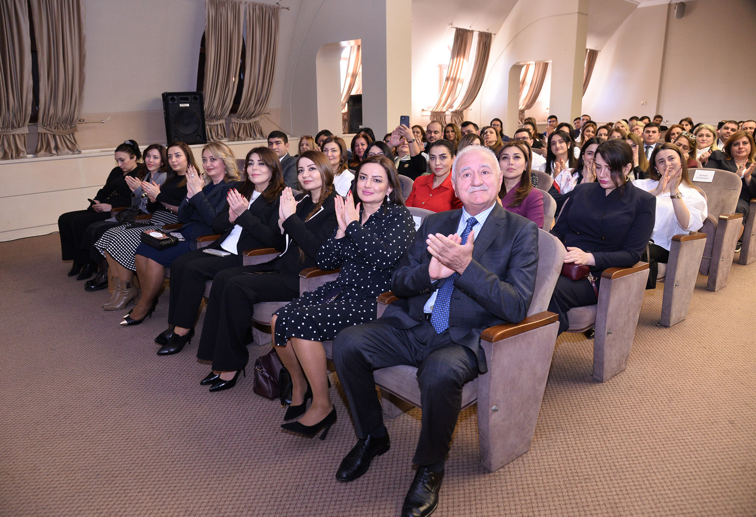 Yaradıcı müəllimlər təltif olunub