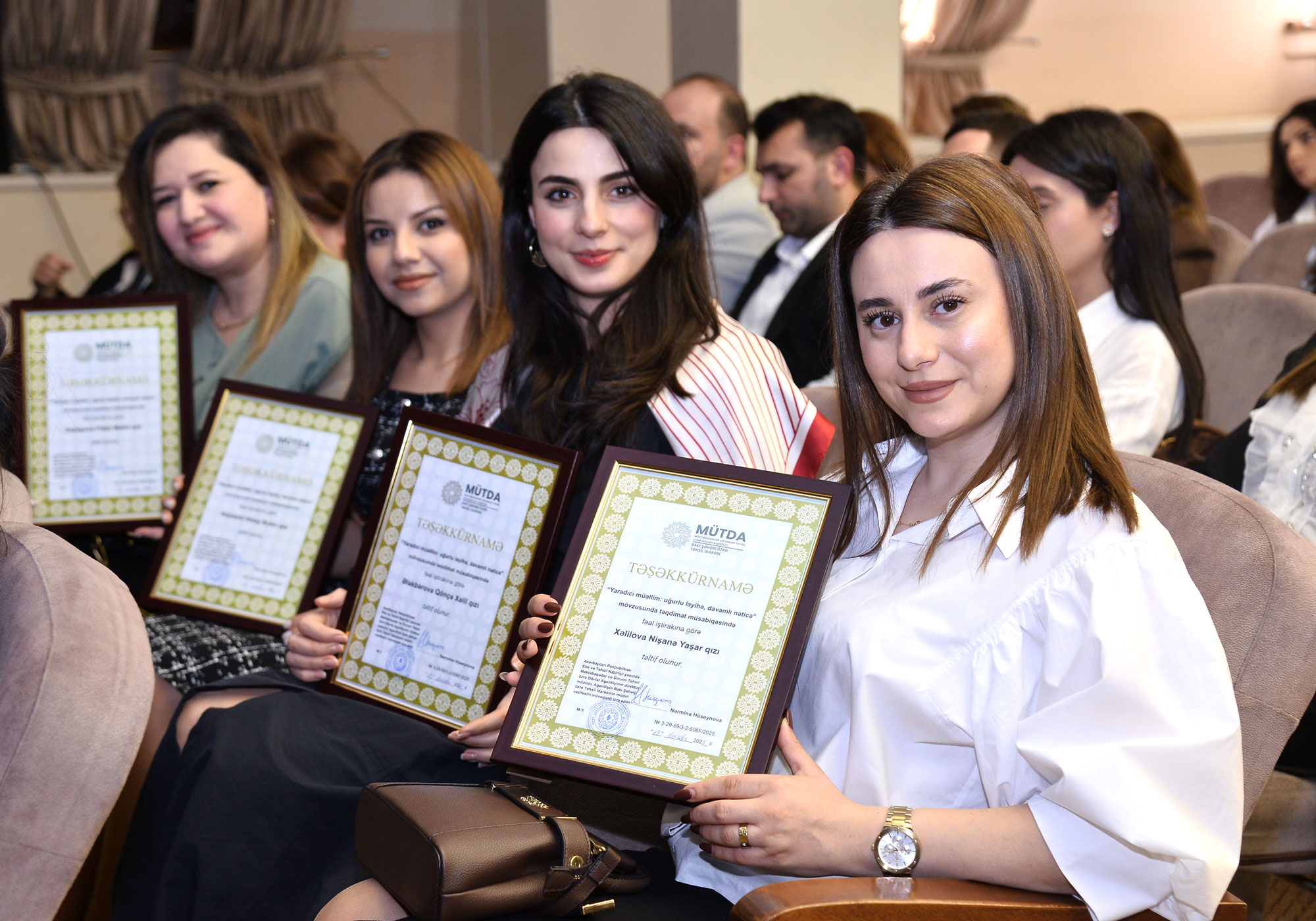 Yaradıcı müəllimlər təltif olunub