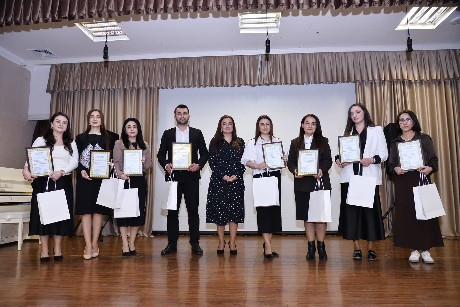 Yaradıcı müəllimlər təltif olunub