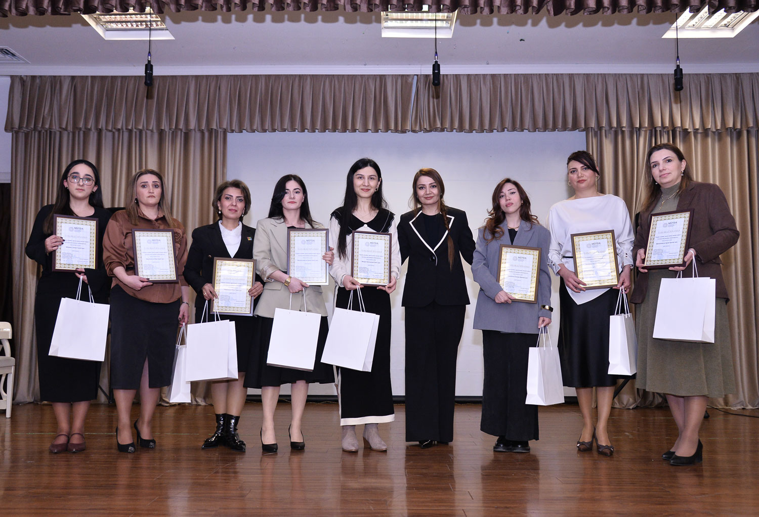 Yaradıcı müəllimlər təltif olunub