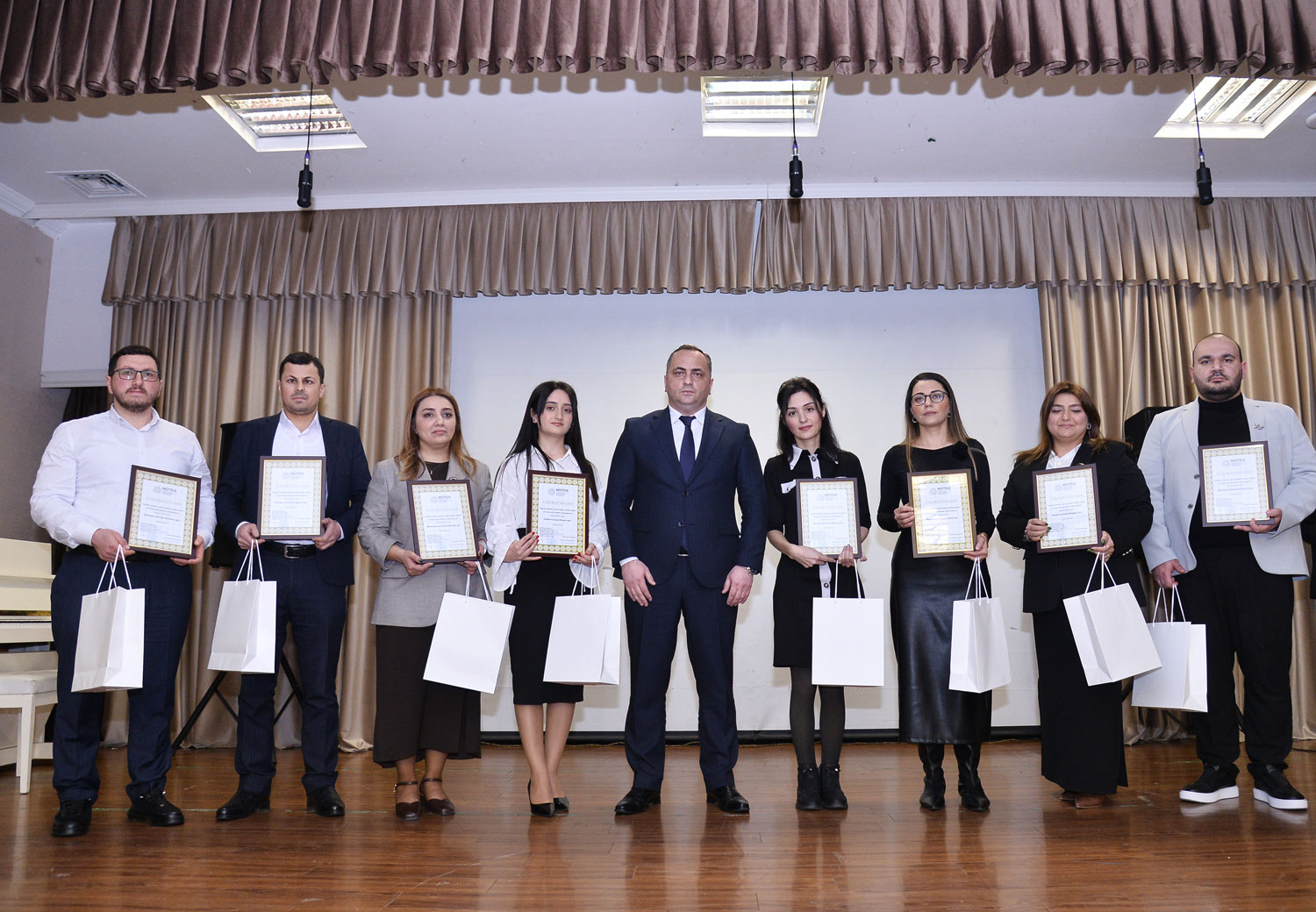 Yaradıcı müəllimlər təltif olunub