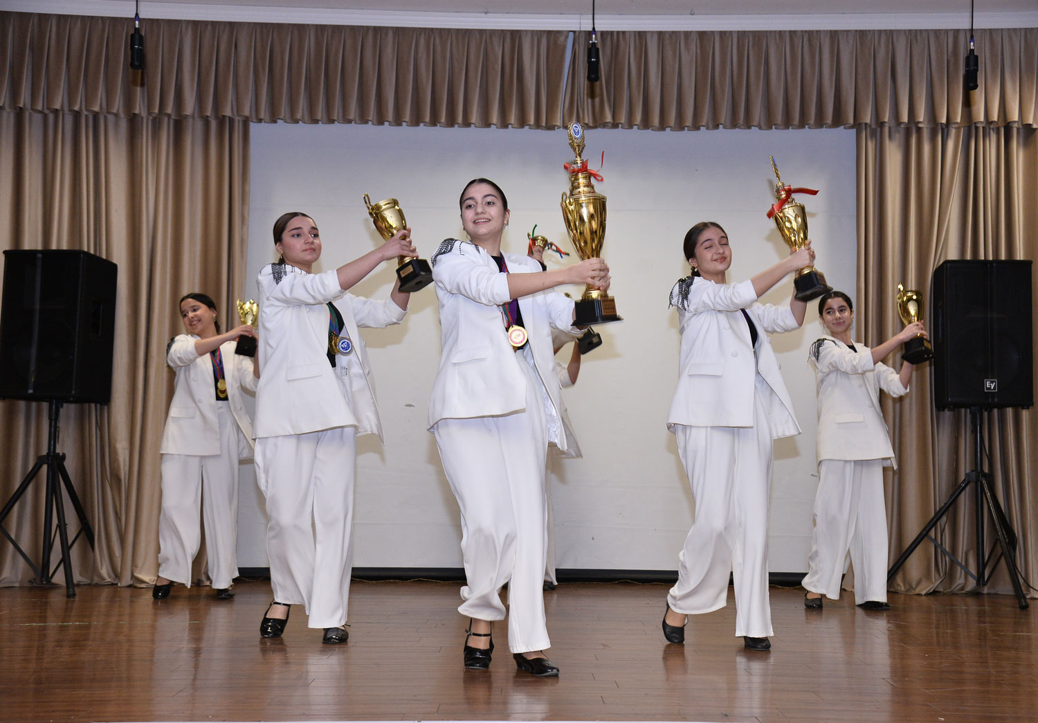 Yaradıcı müəllimlər təltif olunub