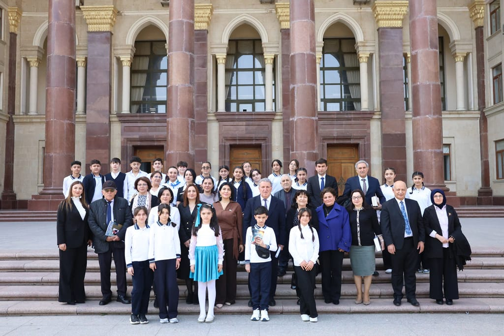 “Uşaq ədəbiyyatında ana dili məsələsi” mövzusunda tədbir keçirilib