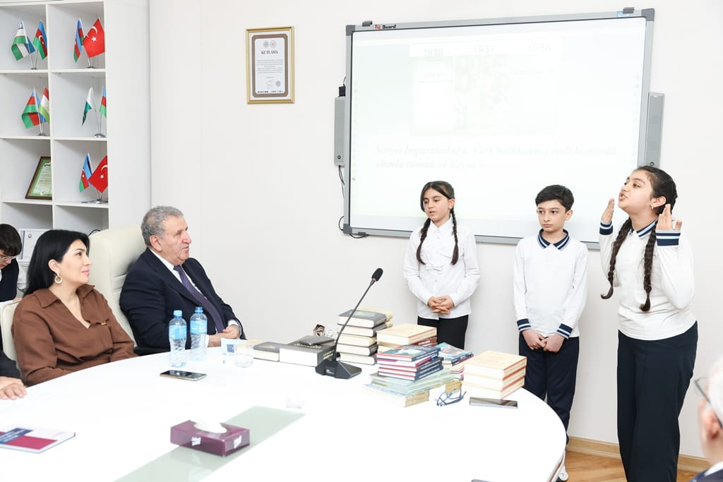 “Uşaq ədəbiyyatında ana dili məsələsi” mövzusunda tədbir keçirilib