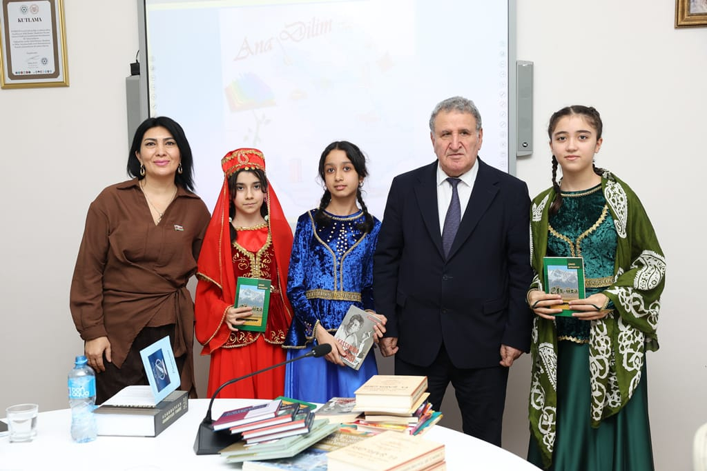 “Uşaq ədəbiyyatında ana dili məsələsi” mövzusunda tədbir keçirilib