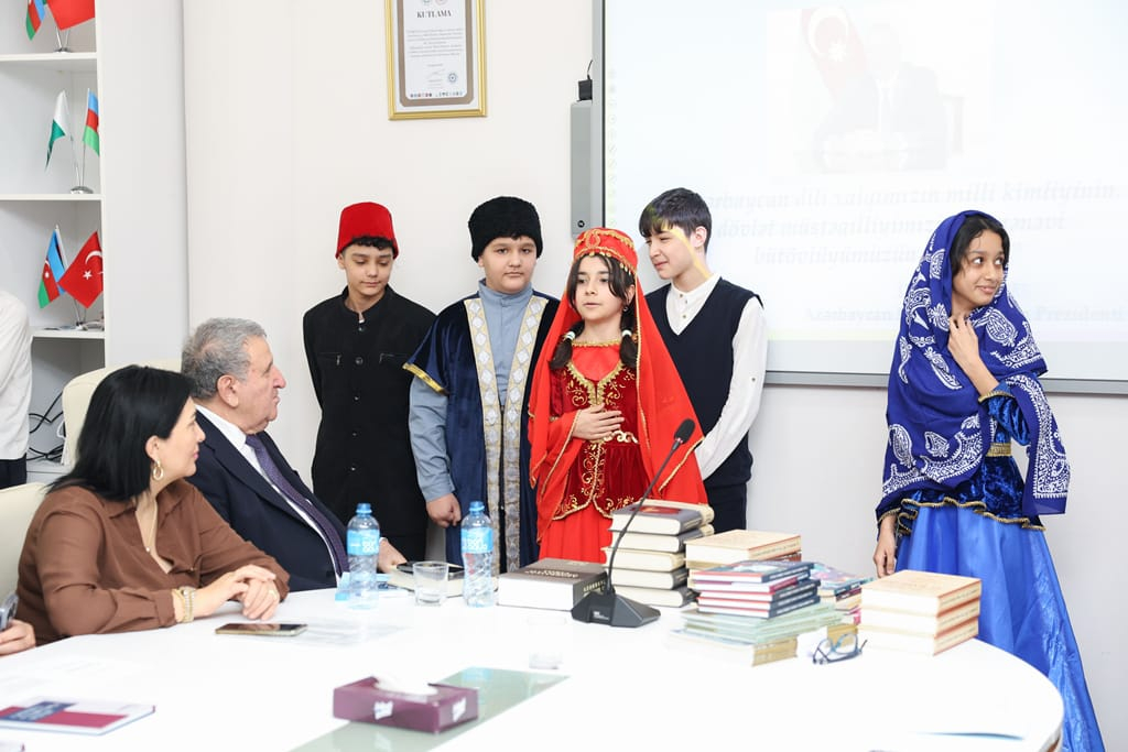 “Uşaq ədəbiyyatında ana dili məsələsi” mövzusunda tədbir keçirilib