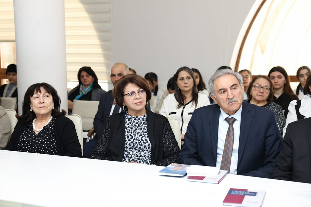 “Uşaq ədəbiyyatında ana dili məsələsi” mövzusunda tədbir keçirilib