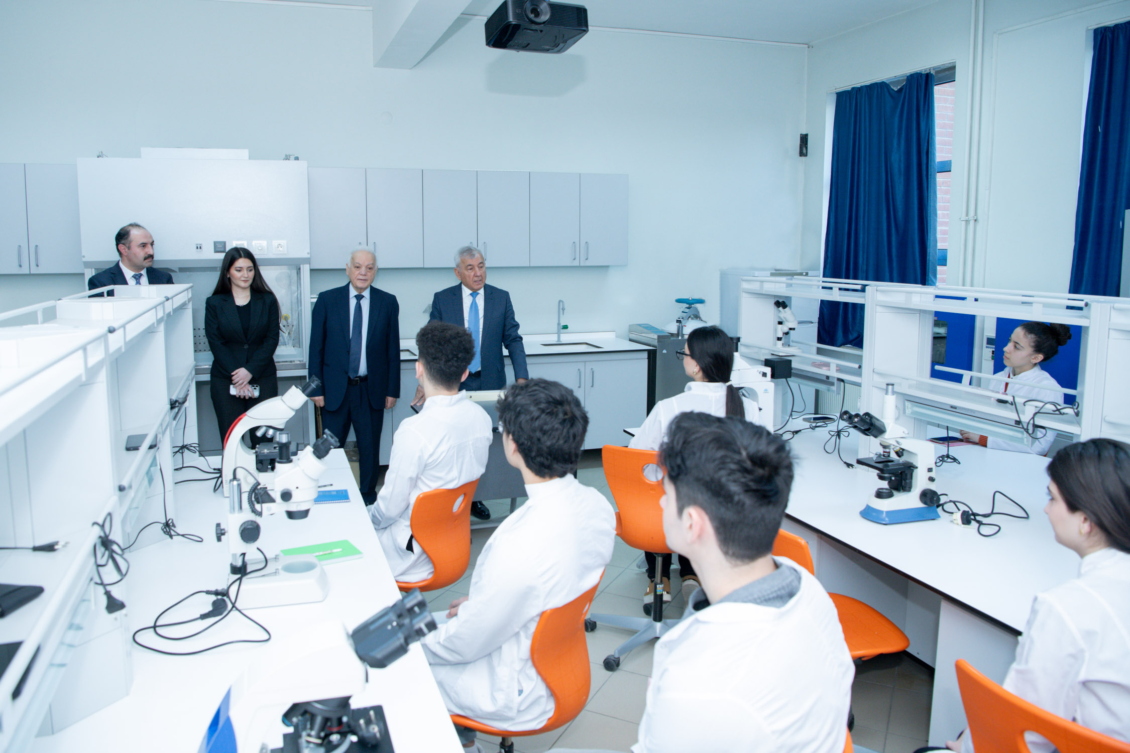 BMU-da Mikroskopik tədqiqatlar və Mikrobiologiya laboratoriyaları istifadəyə verilib