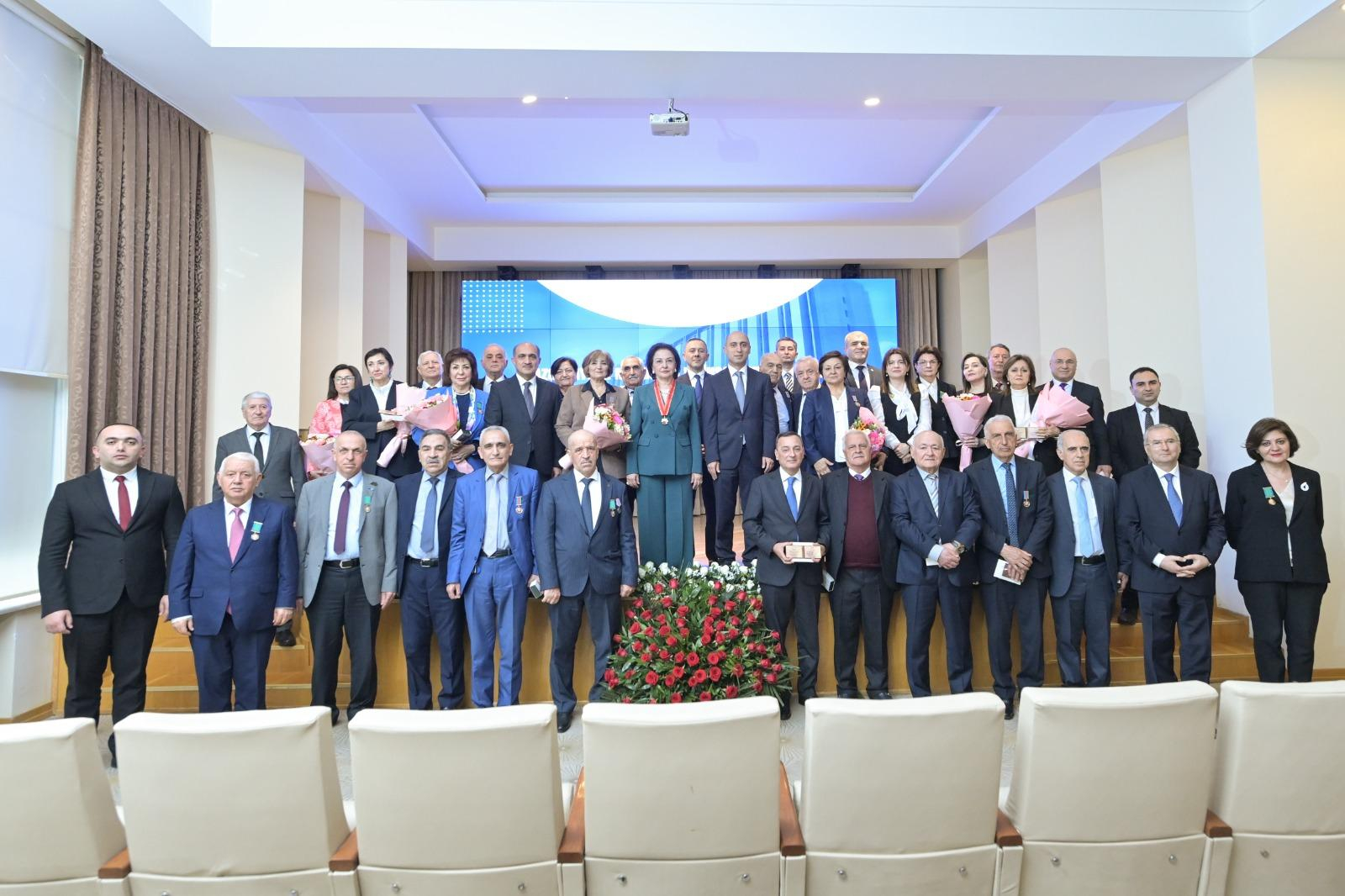 AzMİU-nun əməkdaşlarına  dövlət mükafatları təqdim olunub