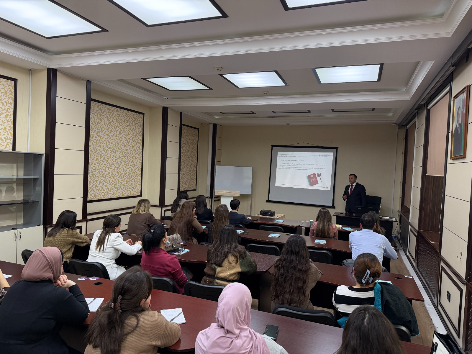 Peşə təmayüllü sinif müəllimləri üçün vergi təlimi keçirilib