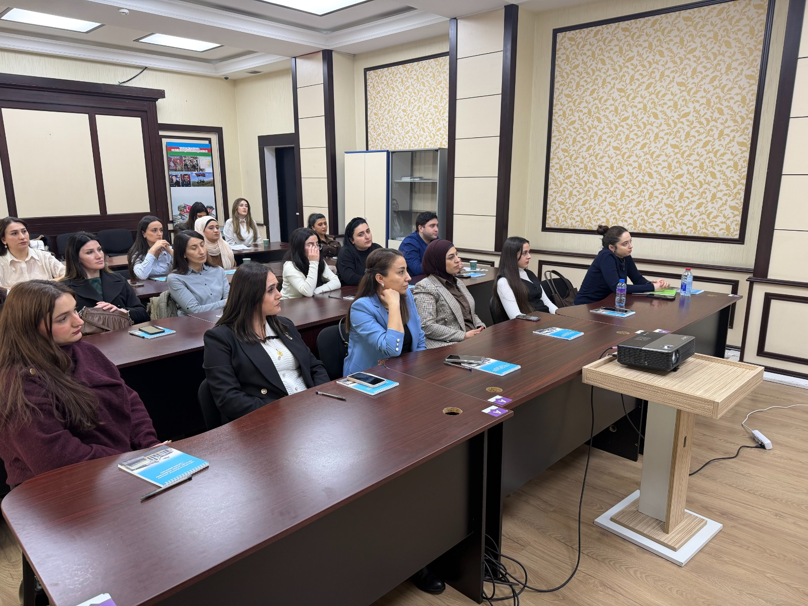 Peşə təmayüllü sinif müəllimləri üçün vergi təlimi keçirilib