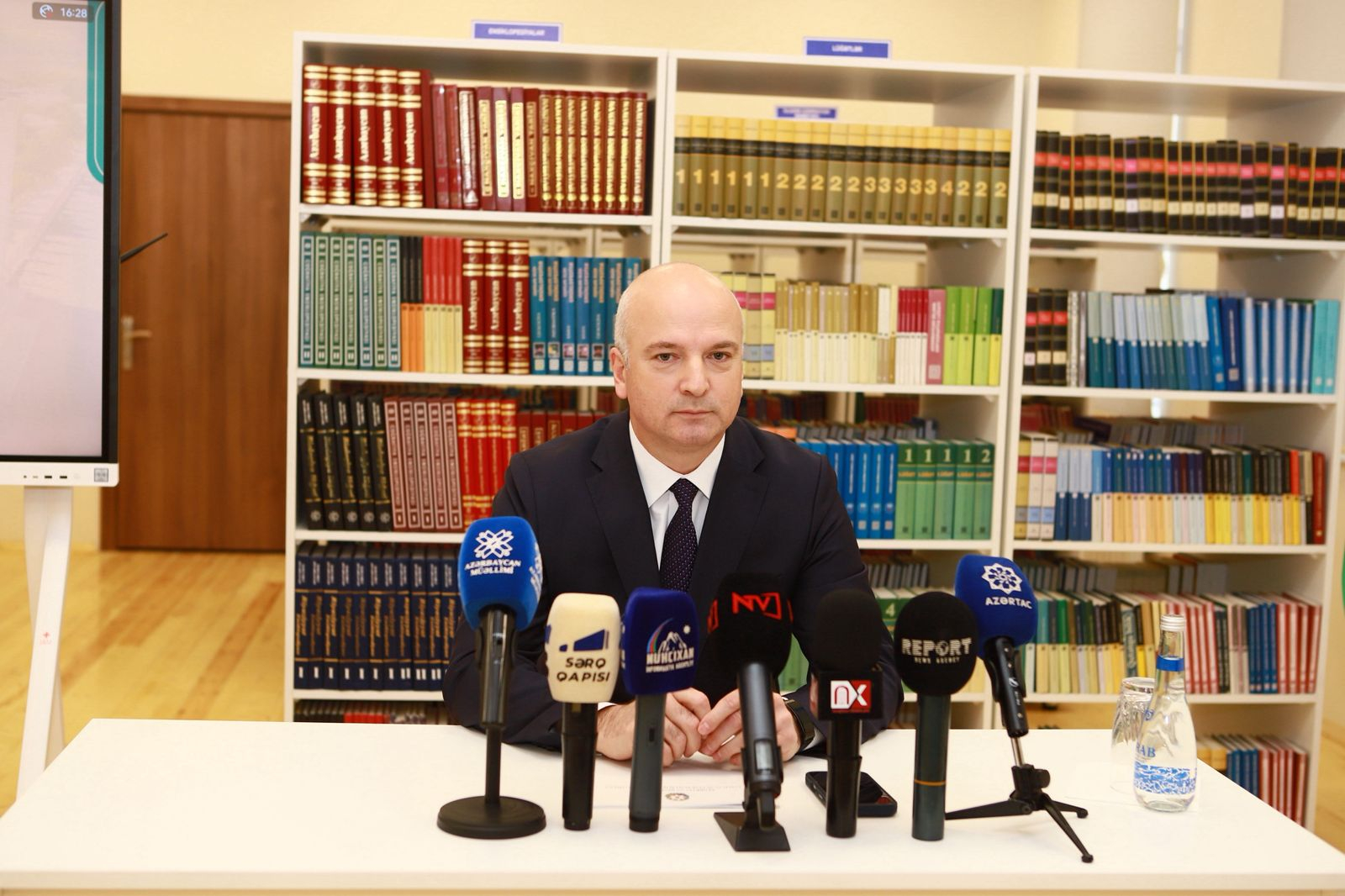 Nazir sertifikatlaşdırma ilə bağlı müəllimlərə tövsiyə verdi  