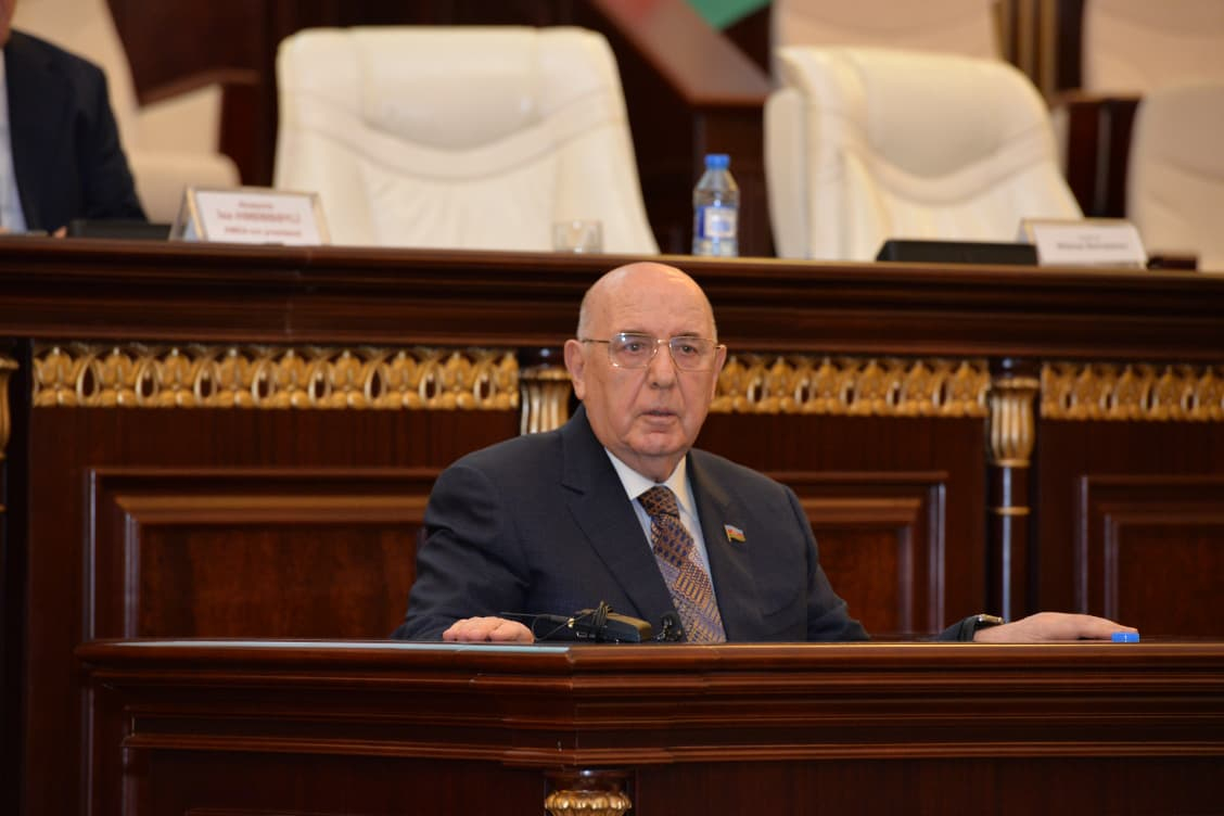 Əhliman Əmiraslanov: Elmi məktəblərə xüsusi diqqət ayrılmalıdır 