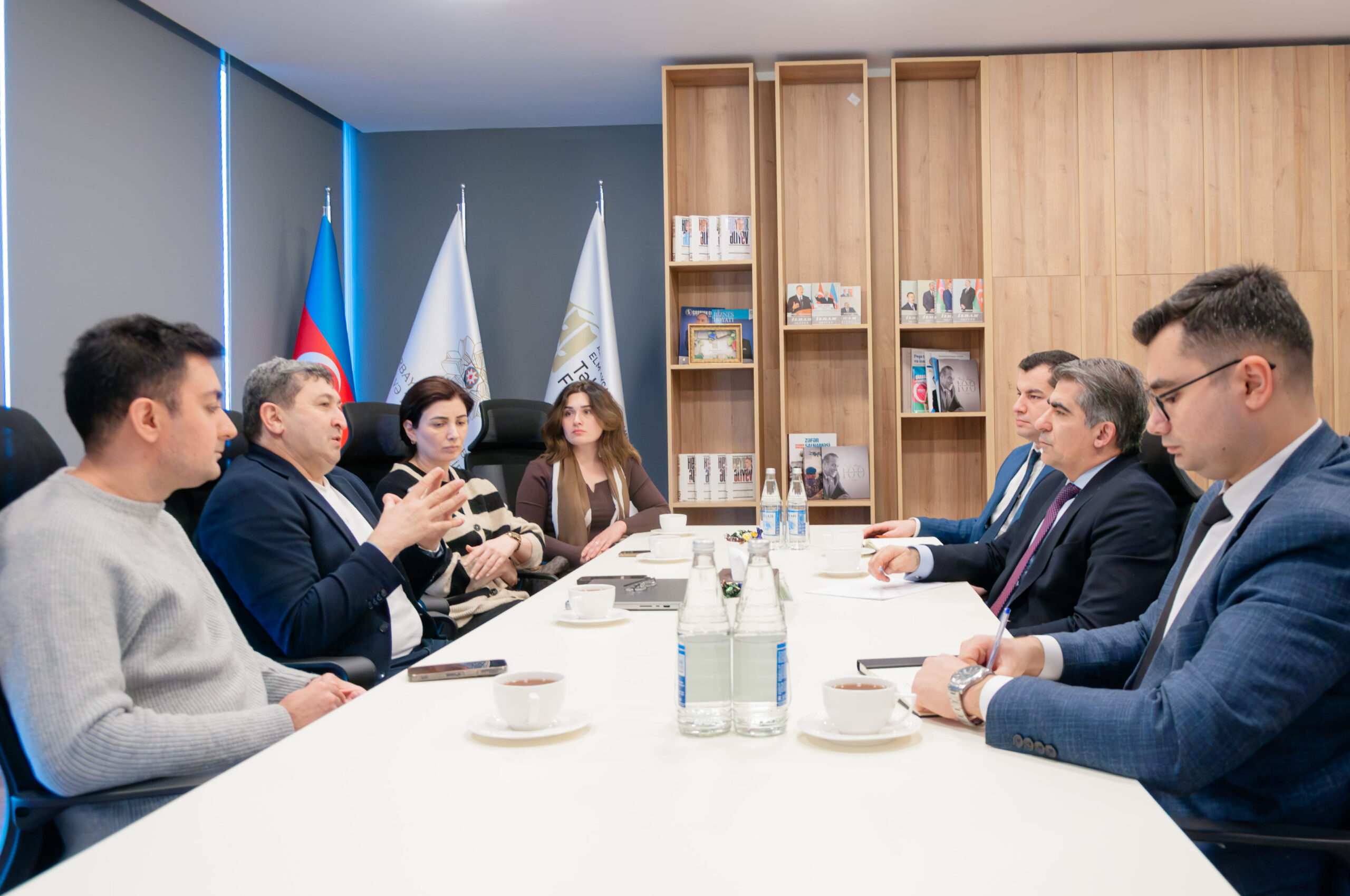 TİF-də tədqiqatçılarla görüş keçirilib