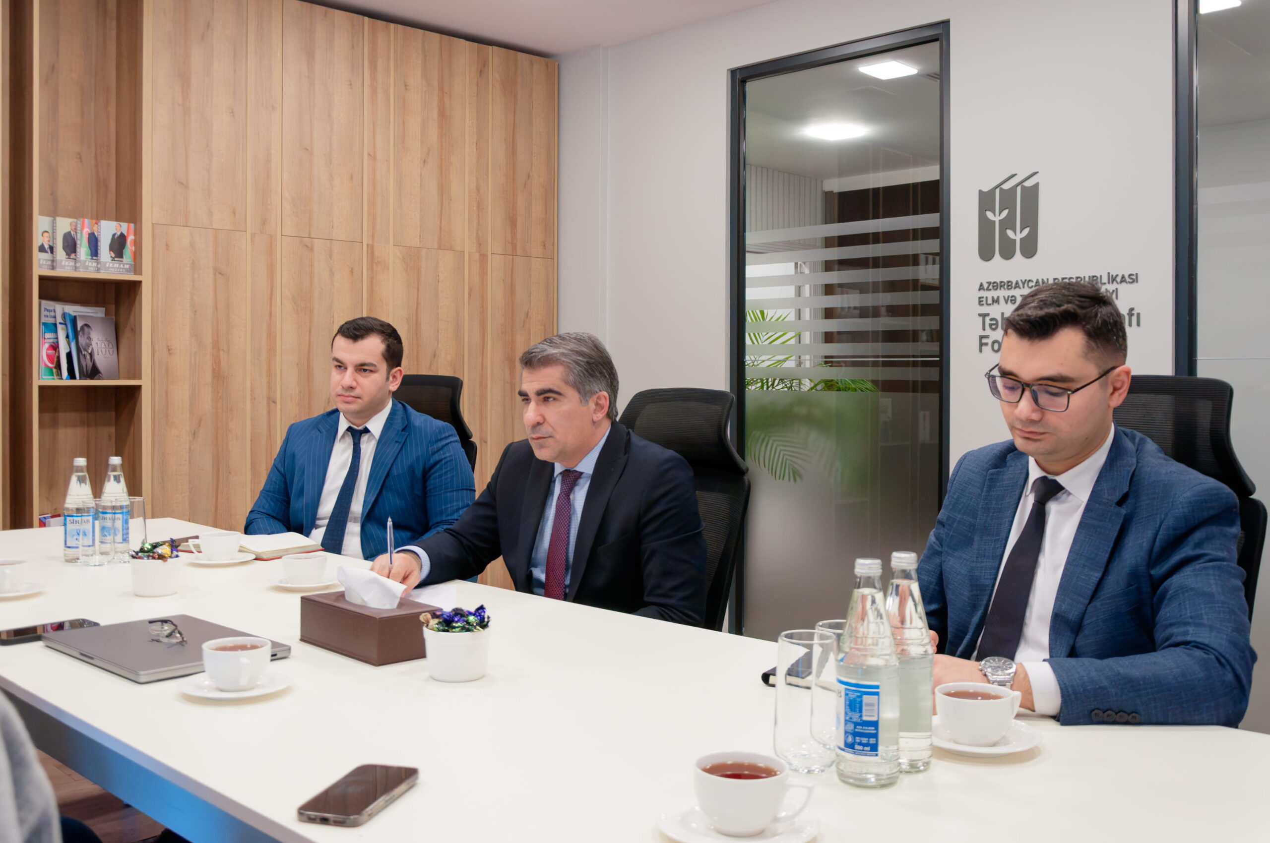 TİF-də tədqiqatçılarla görüş keçirilib