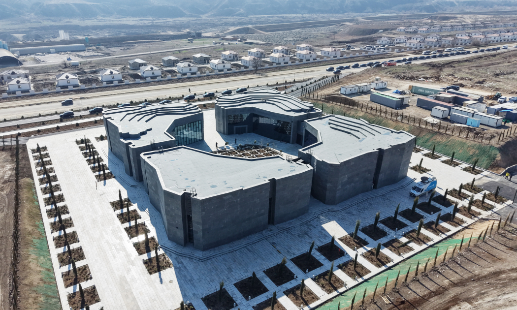 Prezident İlham Əliyev Xocalı Soyqırımı Memorialının açılışında iştirak edib