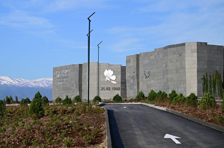 Prezident İlham Əliyev Xocalı Soyqırımı Memorialının açılışında iştirak edib