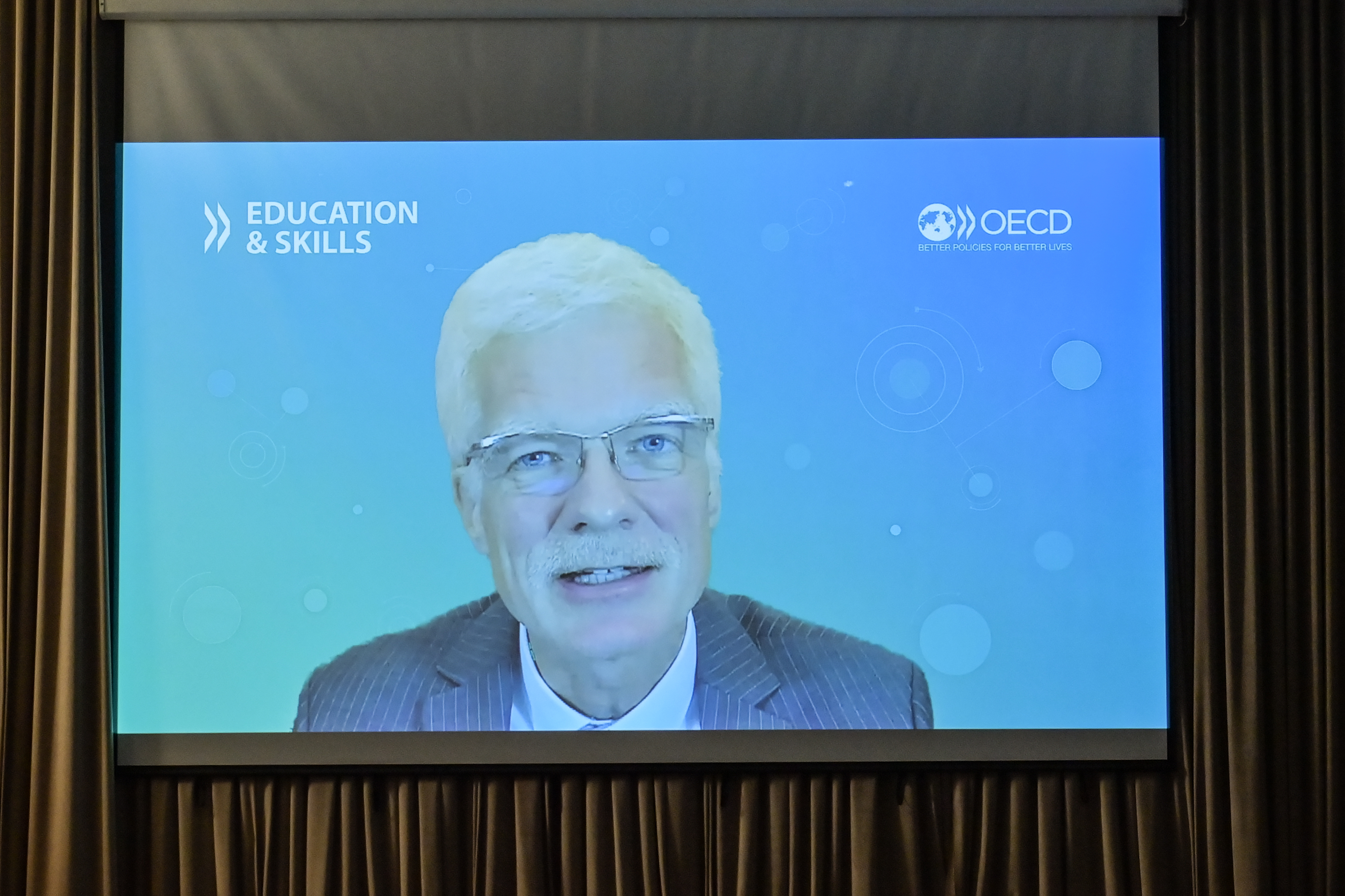 Abşeronda regional təhsil konfransı keçirilib