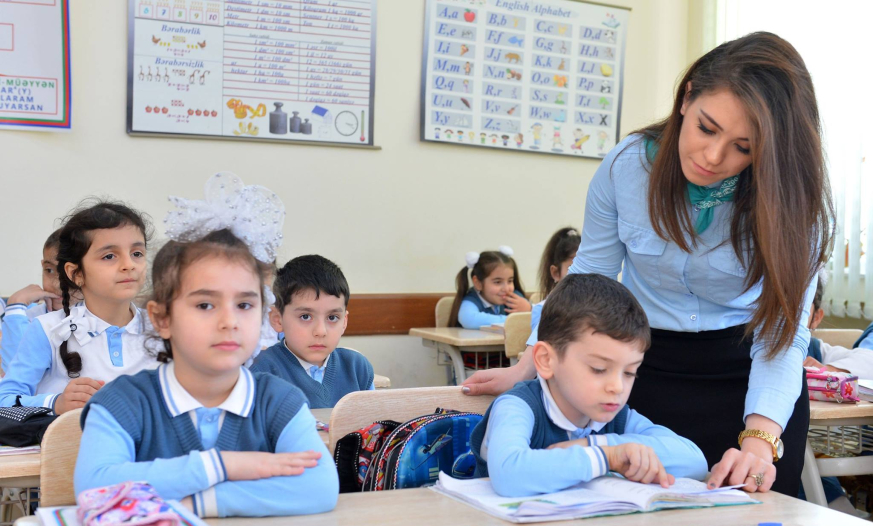 Müasir müəllim təkcə dərs deməlidirmi?