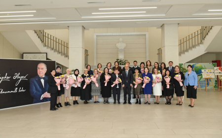 Elm və təhsil naziri təqaüddə olan qabaqcıl qadın təhsil işçiləri ilə görüş keçirib