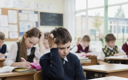 Məktəbə getmək istəmirəm!