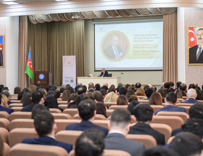Emin Əmrullayev təhsil idarəçiliyi və liderlik üzrə təcrübəsini bölüşüb
