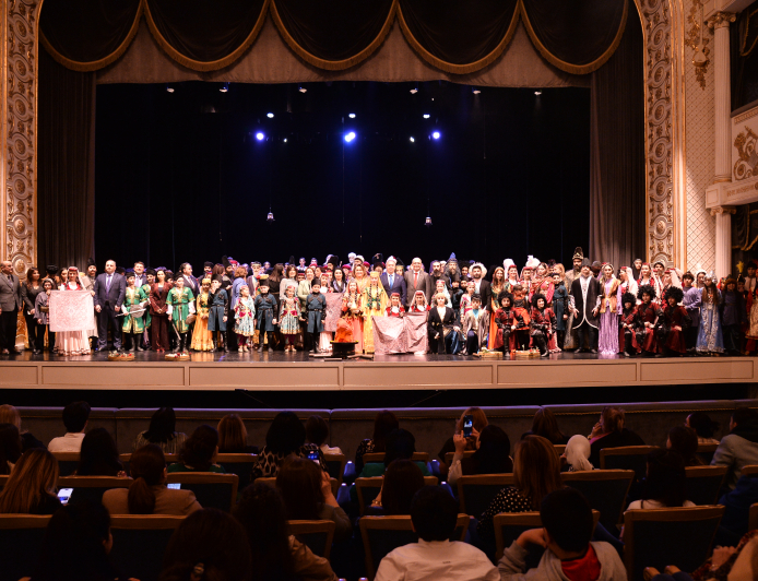 Keçmişdən gələcəyə uzanan dəyərlər – Məktəblilər peşəkar səhnədə