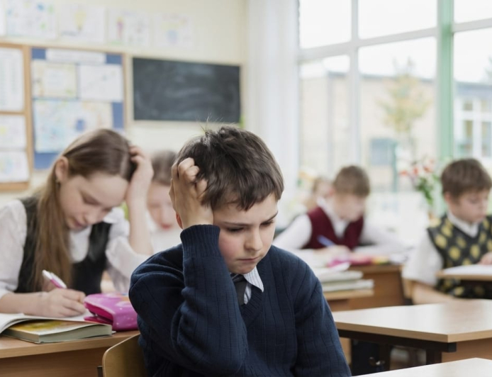 Məktəbə getmək istəmirəm!