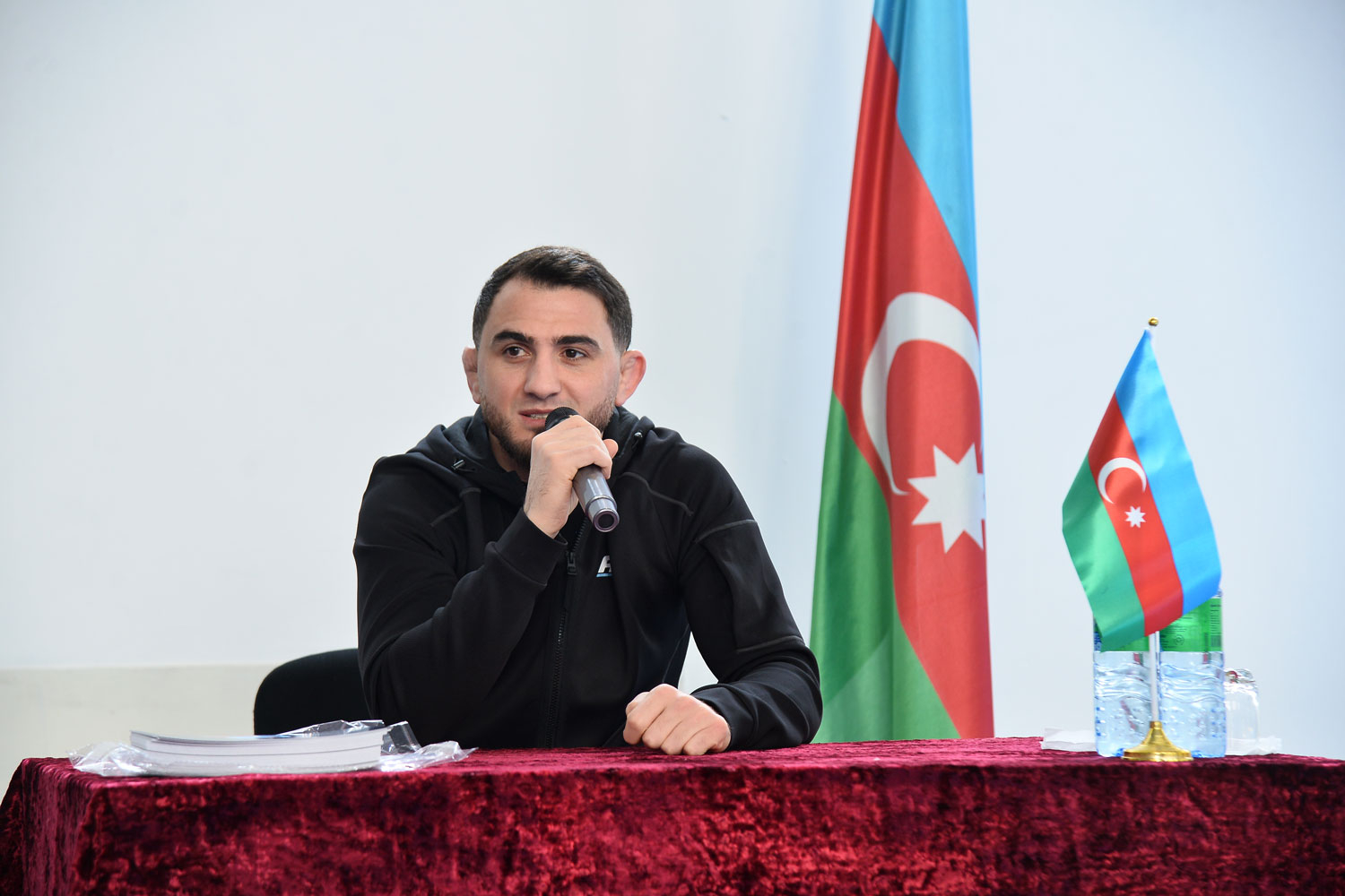 “İdmançının ən böyük qüruru bayrağı zirvələrə qaldırmaqdır” - dünya çempionu Hacı Əliyev