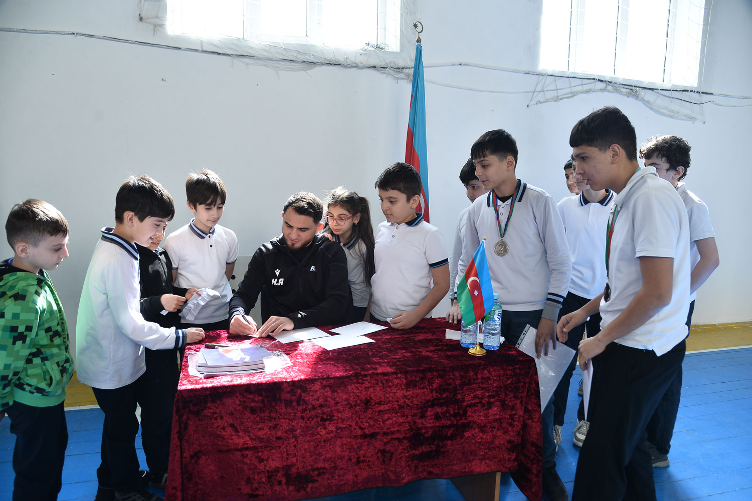 “İdmançının ən böyük qüruru bayrağı zirvələrə qaldırmaqdır” - dünya çempionu Hacı Əliyev