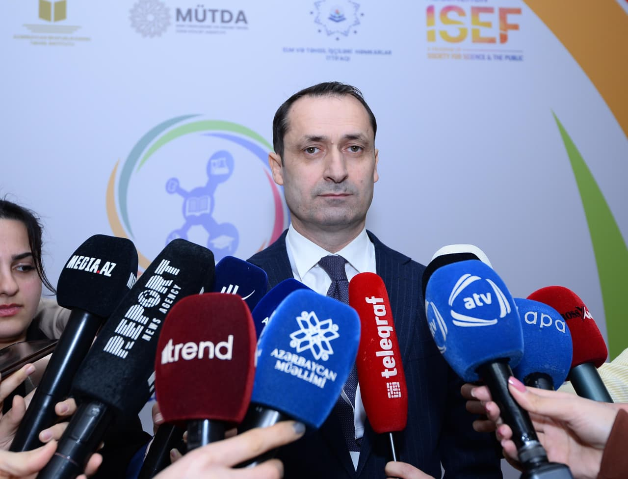 Fuad Qarayev: Azərbaycan məktəbliləri beynəlxalq müsabiqələrdə uğurla çıxış edirlər