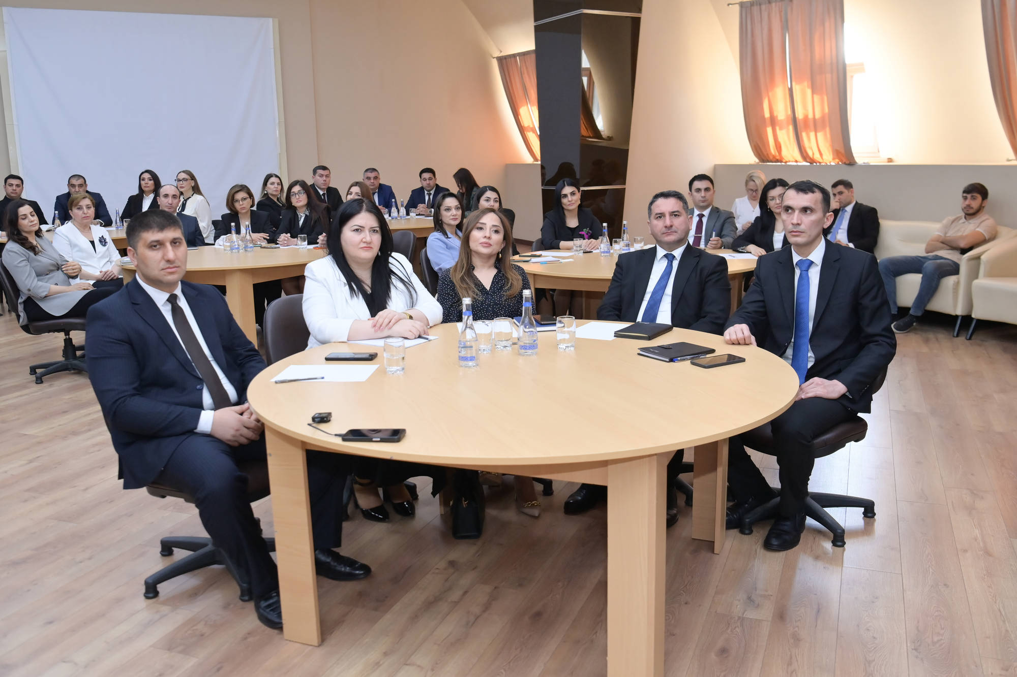 Elm və təhsil naziri yeni direktorlarla məktəb idarəetməsini müzakirə etdi