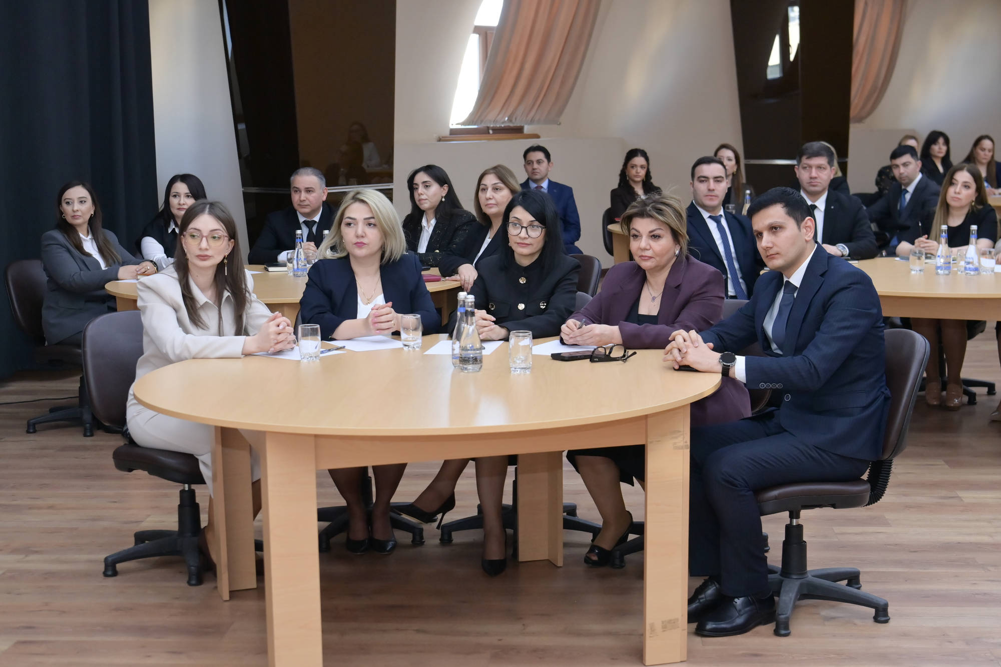 Elm və təhsil naziri yeni direktorlarla məktəb idarəetməsini müzakirə etdi