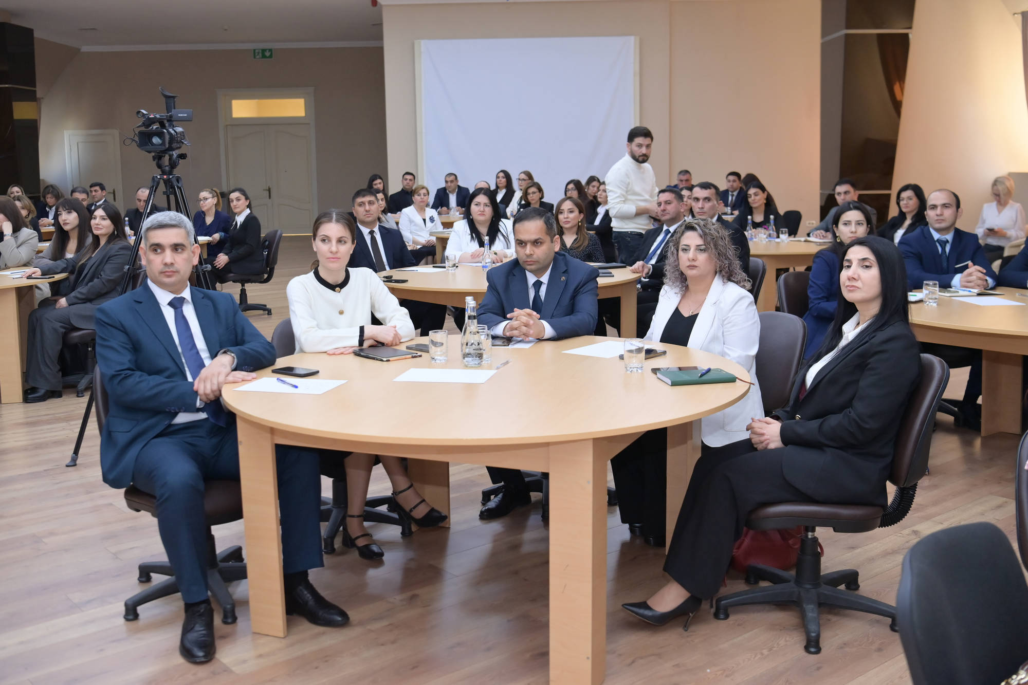 Elm və təhsil naziri yeni direktorlarla məktəb idarəetməsini müzakirə etdi